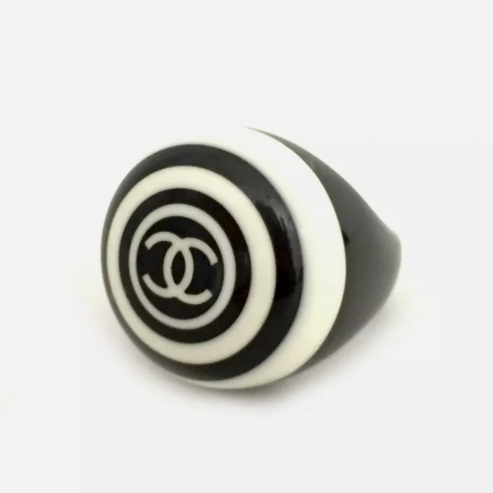 CHANEL CC LOGO  BLACK PLASTIC RING/Q4248